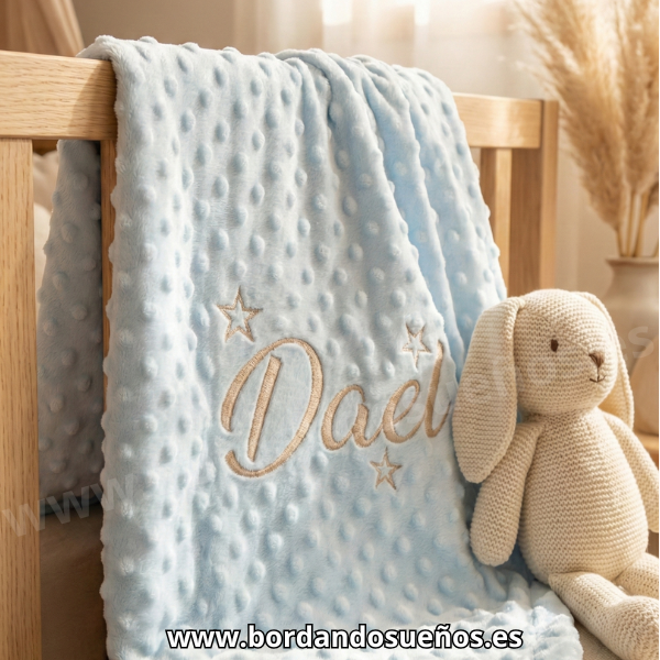 Manta de topitos con nombre bordado y Estrellas