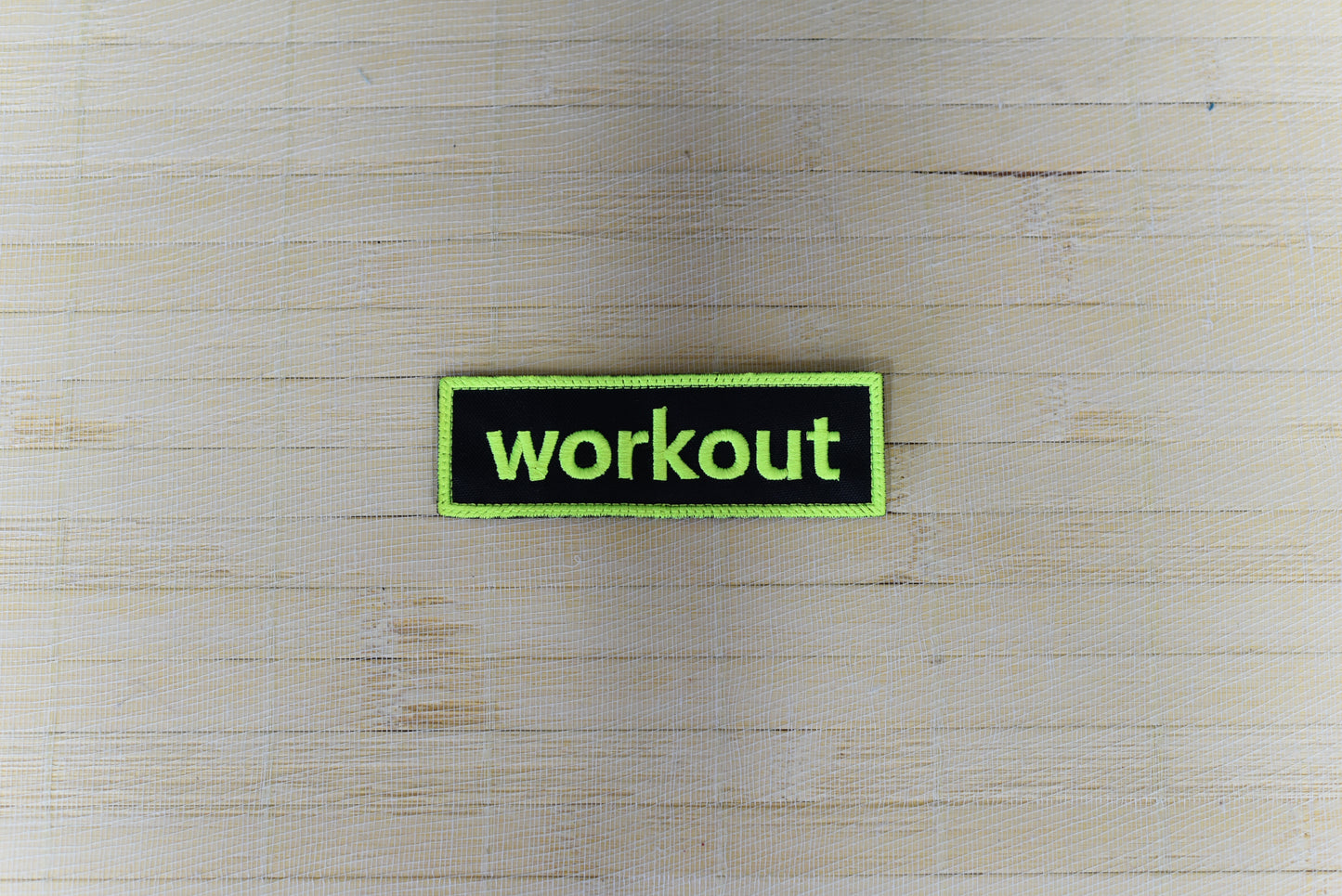 Parche Bordado WORKOUT con Velcro – Mochilas Tácticas y Equipamiento Deportivo Amarillo Flúor
