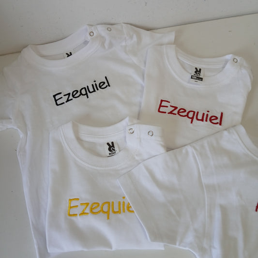 Camiseta Personalizada | Nombre bordado