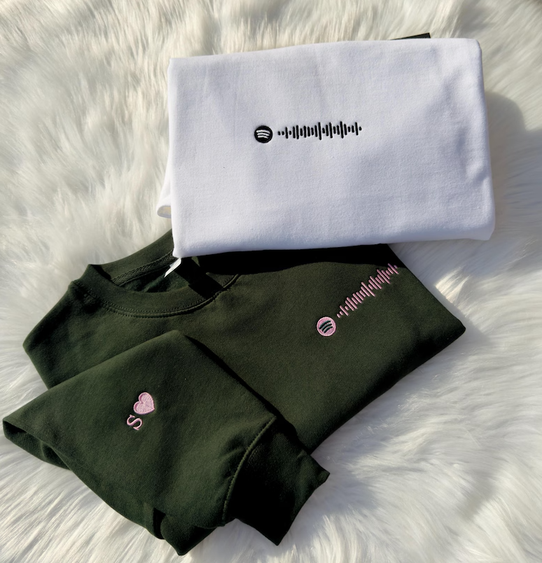 Camiseta personalizada con bordado a juego con el código de Spotify