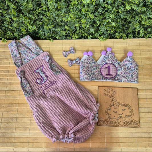 Conjunto de Cumpleaños Personalizado Piqué Wafle Violeta con Peto y Corona